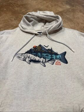 Reef Heathered Cream Pullover Hoodie with Logo Label—Size Medium